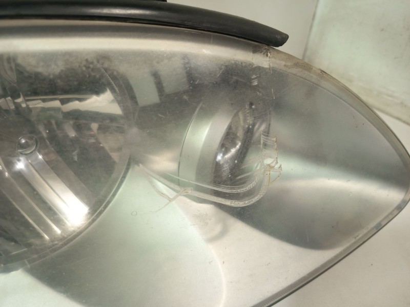 Recambio de faro derecho para ssangyong rodius i 2.7 xdi referencia OEM IAM 8310221205  