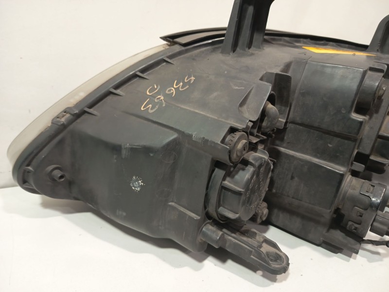 Recambio de faro derecho para ssangyong rodius i 2.7 xdi referencia OEM IAM 8310221205  