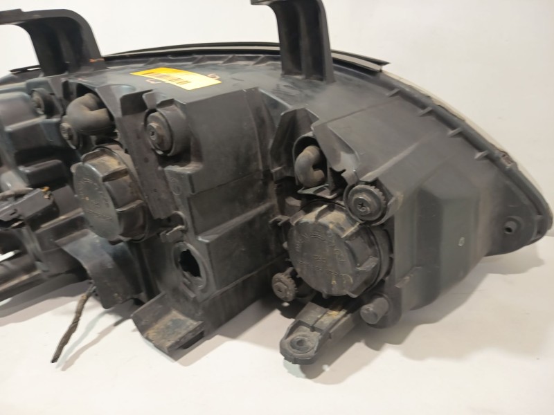 Recambio de faro izquierdo para ssangyong rodius i 2.7 xdi referencia OEM IAM 8310121201  