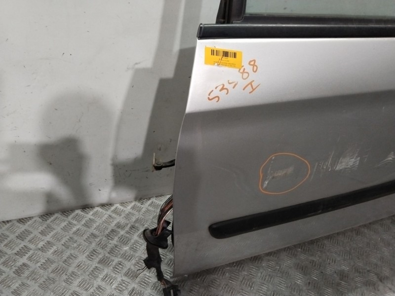 Recambio de puerta delantera izquierda para chrysler voyager iv (rg, rs) 2.5 crd referencia OEM IAM 04717717AF  