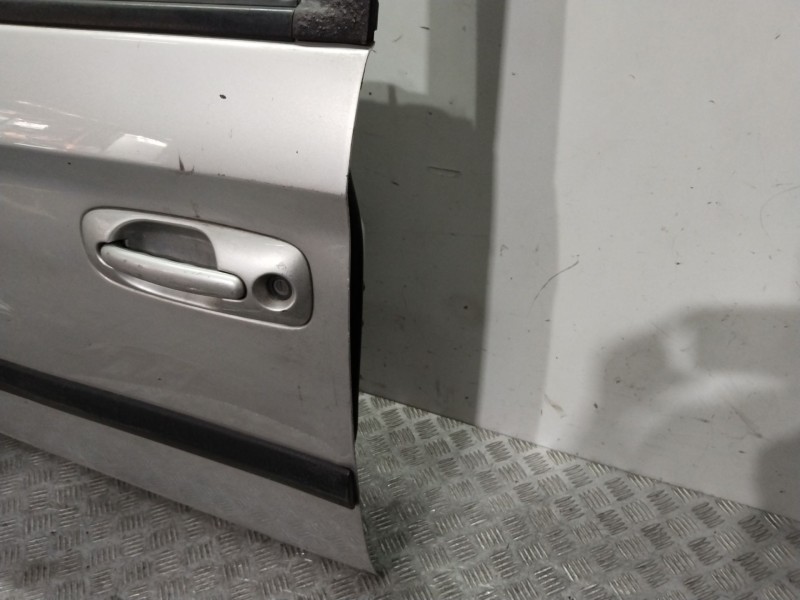 Recambio de puerta delantera izquierda para chrysler voyager iv (rg, rs) 2.5 crd referencia OEM IAM 04717717AF  