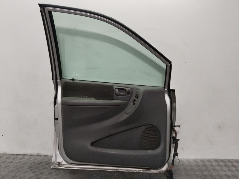 Recambio de puerta delantera izquierda para chrysler voyager iv (rg, rs) 2.5 crd referencia OEM IAM 04717717AF  