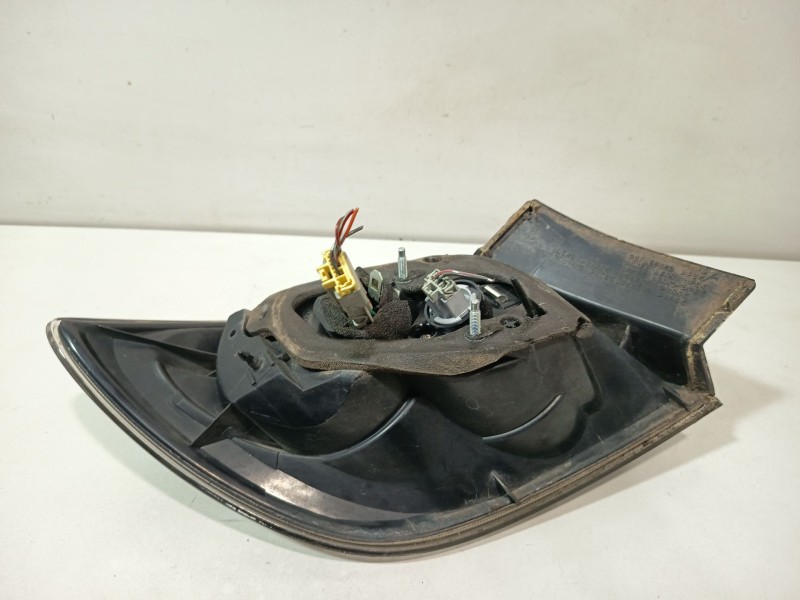 Recambio de piloto lateral izquierdo para mazda 3 (bk) 1.6 di turbo referencia OEM IAM P3805 E110642  