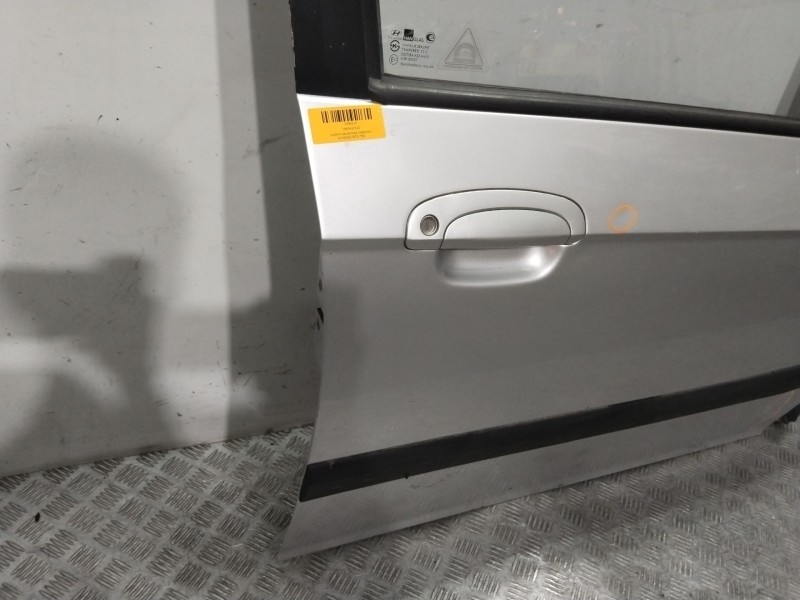 Recambio de puerta delantera derecha para hyundai getz (tb) 1.1 referencia OEM IAM 760041C020  