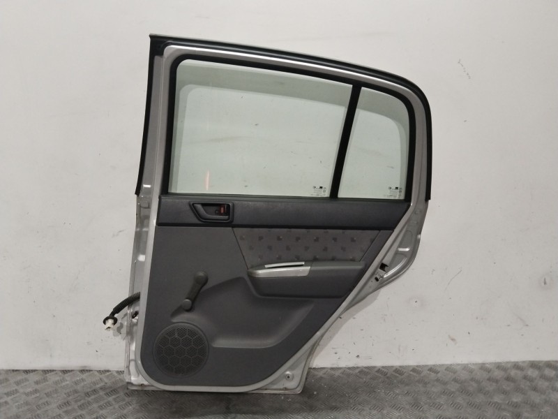 Recambio de puerta trasera derecha para hyundai getz (tb) 1.1 referencia OEM IAM 770041C020  