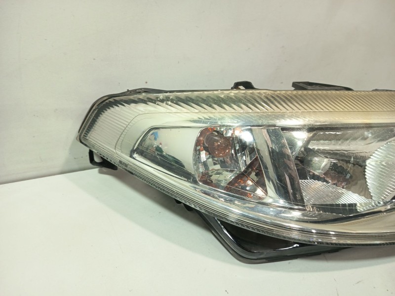 Recambio de faro derecho para renault laguna ii grandtour (kg0) dynamique referencia OEM IAM 7701048931  