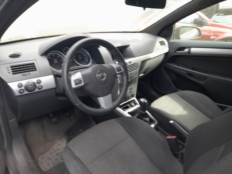 opel astra h gtc (a04) del año 2007