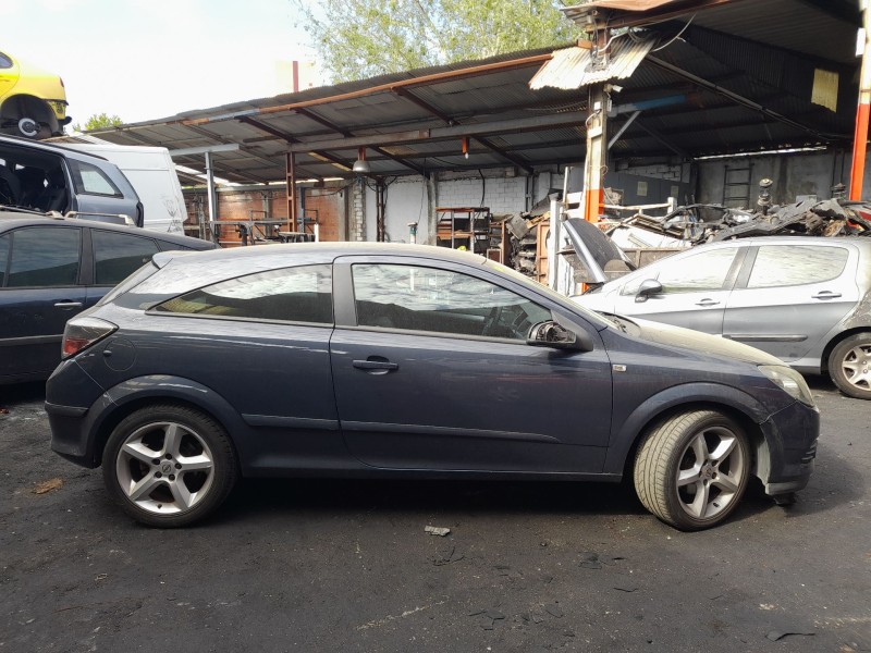 opel astra h gtc (a04) del año 2007