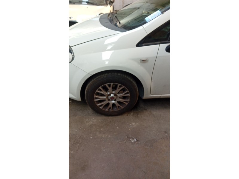 Recambio de aleta delantera izquierda para fiat grande punto (199_) 1.6 d multijet referencia OEM IAM 0006000630350  