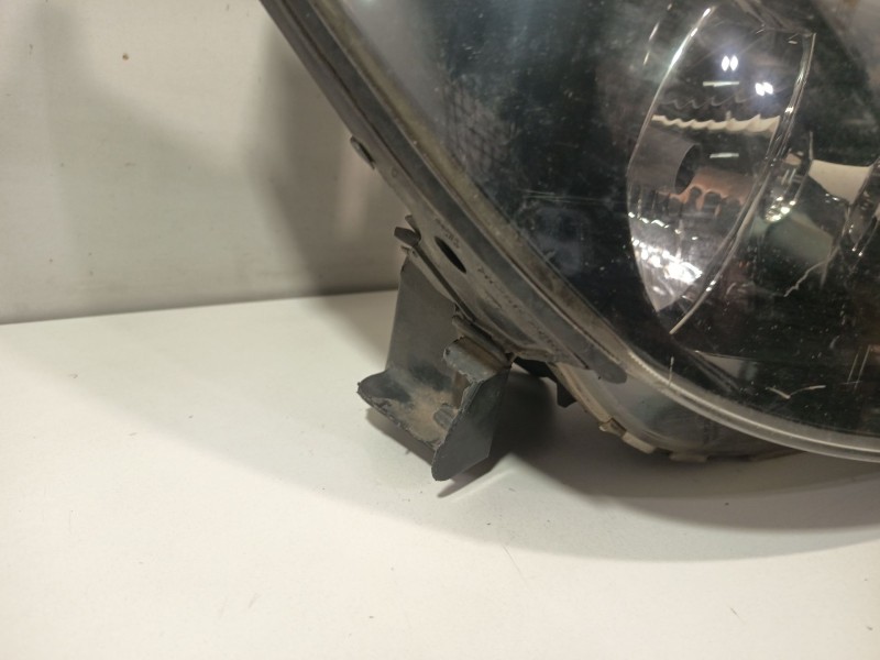 Recambio de faro derecho para renault scenic ii authentique referencia OEM IAM 7700432093 7701047602 