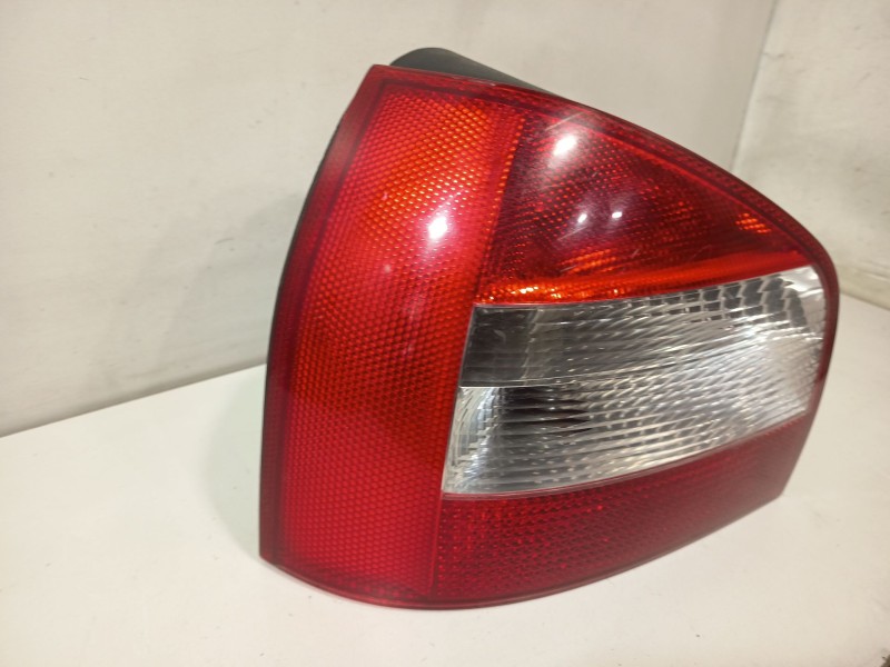 Recambio de piloto trasero izquierdo para audi a3 (8l1) 1.6 referencia OEM IAM 8L0945095B  