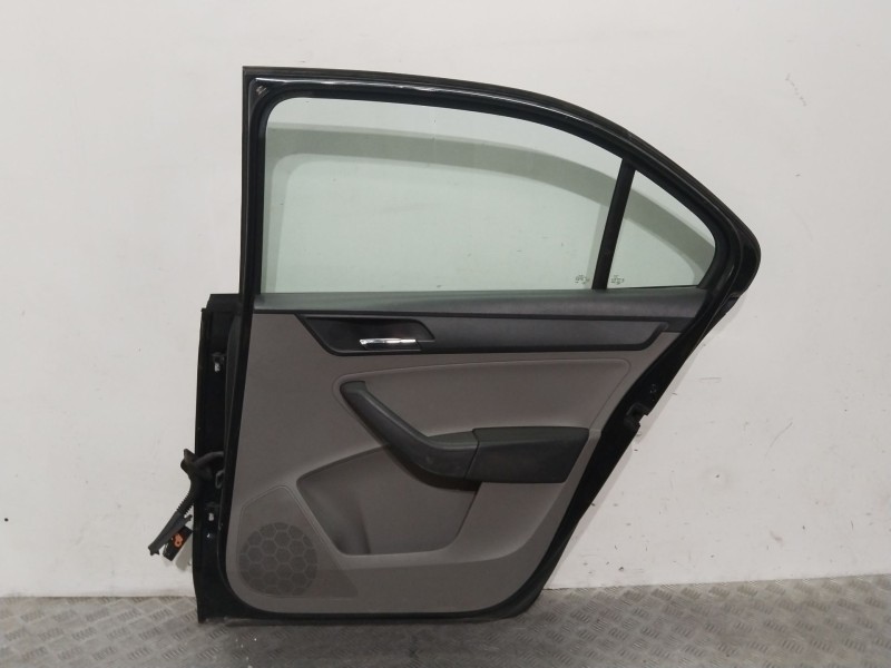 Recambio de puerta trasera derecha para seat toledo iv (kg3) 1.6 tdi referencia OEM IAM 5JA833056B  