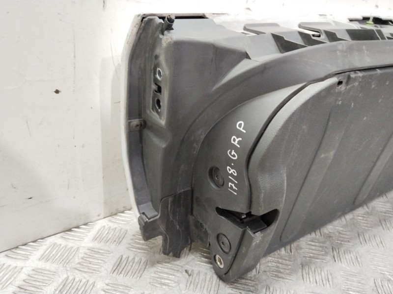 Recambio de tapa maletero para peugeot 3008 sport pack referencia OEM IAM 8701CA  BLANCO