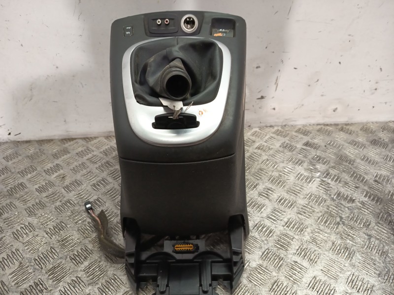 Recambio de consola central para renault scénic iii (jz0/1_) 1.5 dci referencia OEM IAM 969100021R 969100038R 