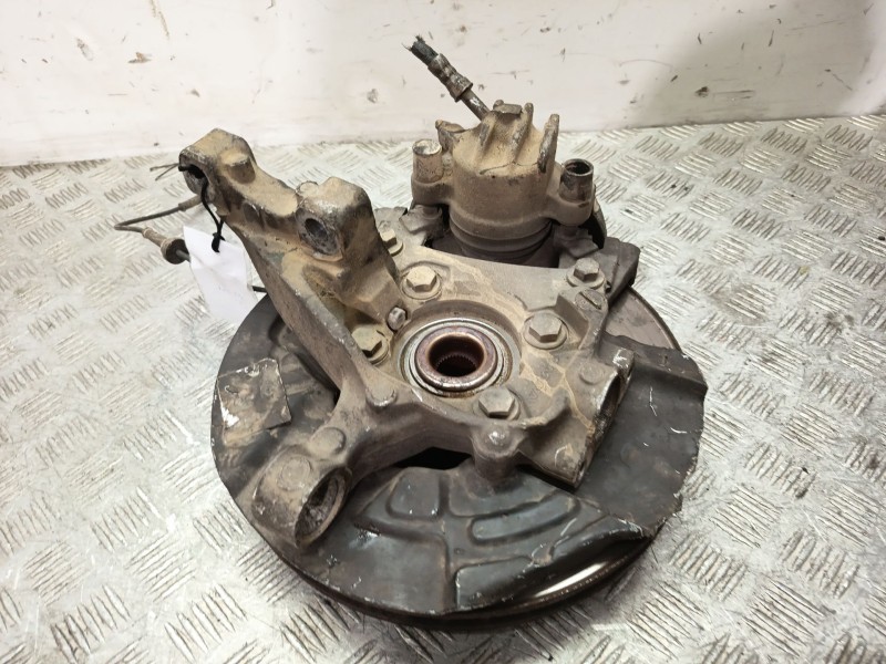 Recambio de mangueta delantera izquierda para citroën berlingo xtr 1,6 hdi 92 referencia OEM IAM 364654  
