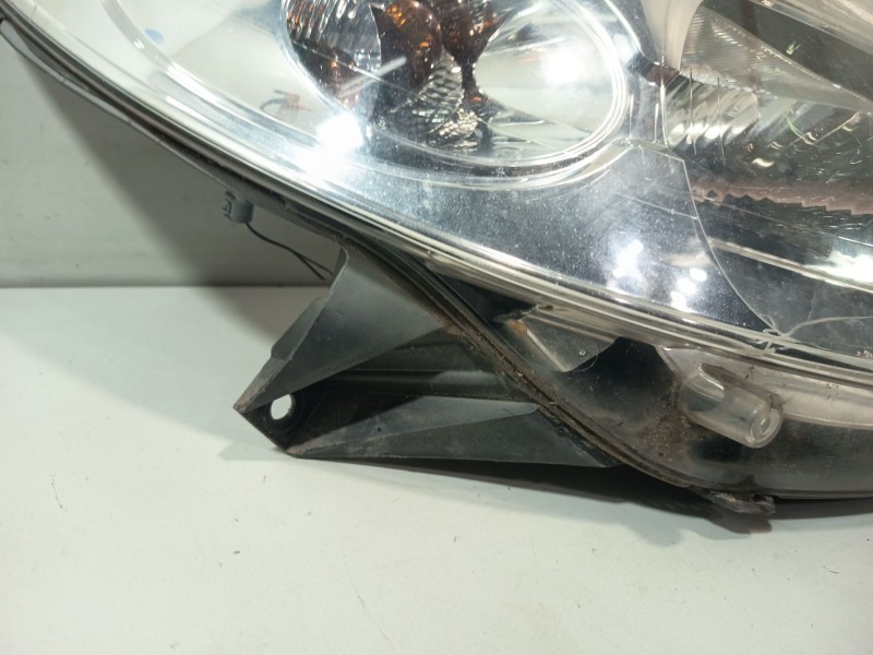 Recambio de faro derecho para dacia sandero (bs_) 1.2 16v referencia OEM IAM 8200733877  