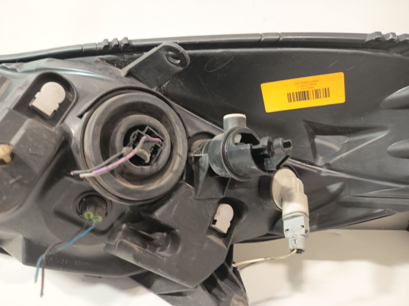 Recambio de faro derecho para dacia sandero (bs_) 1.2 16v referencia OEM IAM 8200733877  
