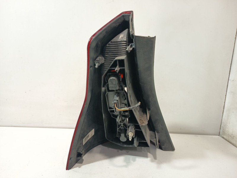 Recambio de piloto trasero derecho para dacia sandero (bs_) 1.2 16v referencia OEM IAM 8200734824  