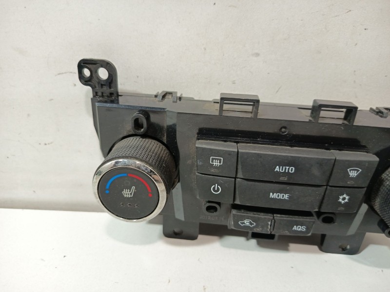 Recambio de mando calefaccion / aire acondicionado para chevrolet orlando (j309) 2.0 d referencia OEM IAM 3870588  