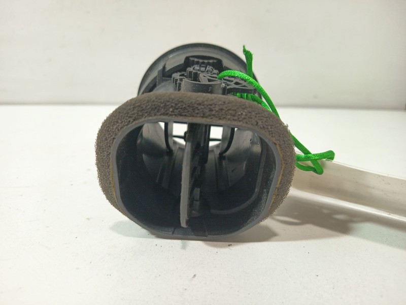 Recambio de aireador para audi a3 sportback (8pa) 1.6 fsi referencia OEM IAM 8P0820901A  