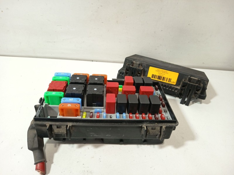 Recambio de caja reles / fusibles para volvo s60 i (384) d5 referencia OEM IAM 51775622DS  
