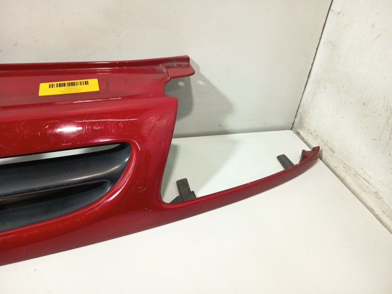 Recambio de rejilla delantera para citroën saxo 1.5 d sx referencia OEM IAM 9629954777  