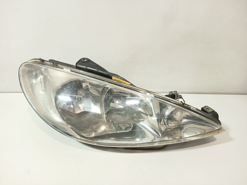 Recambio de faro derecho para peugeot 206 cc (2d) 2.0 s16 referencia OEM IAM 9628666780 6205S9 