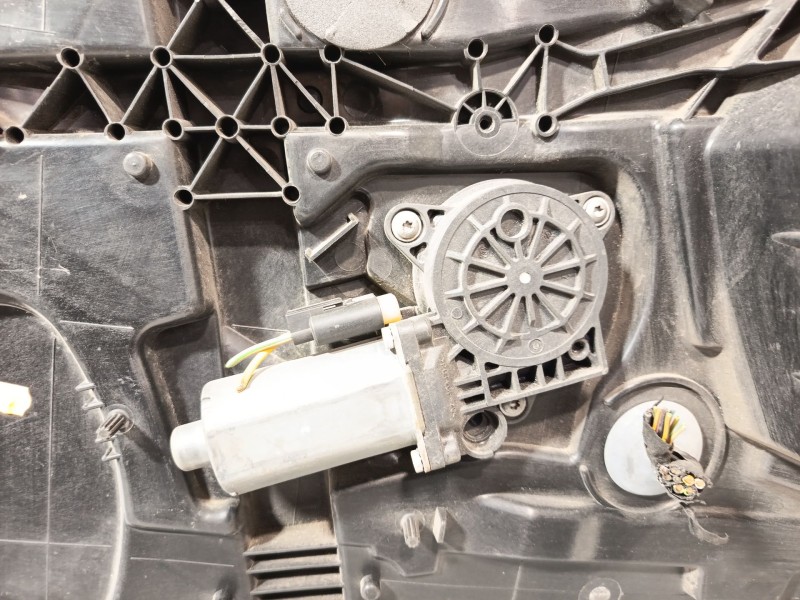 Recambio de elevalunas delantero izquierdo para ford fiesta (cbk) ambiente referencia OEM IAM 8S61A23209AA  