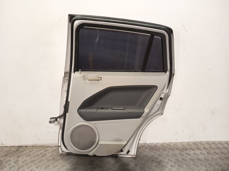 Recambio de puerta trasera derecha para dodge caliber 2.0 crd referencia OEM IAM 5074162AB  