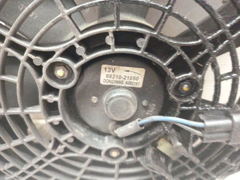 Recambio de electroventilador para ssangyong rodius i 2.7 xdi referencia OEM IAM 8821021050  