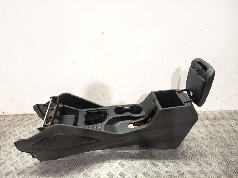 Recambio de apoyabrazos central para hyundai tucson (tl, tle) 1.6 gdi referencia OEM IAM 84612D7201  