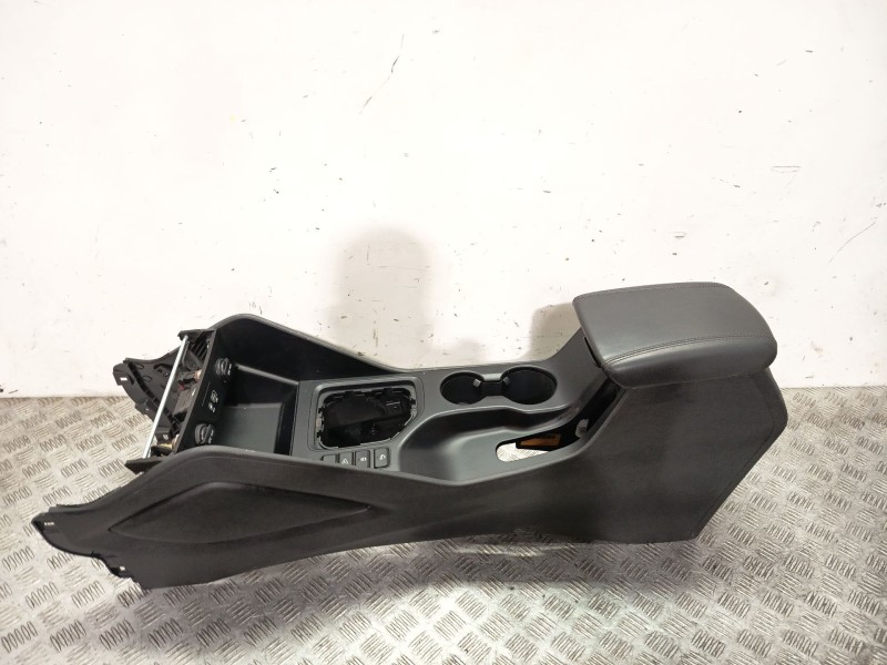 Recambio de apoyabrazos central para hyundai tucson (tl, tle) 1.6 gdi referencia OEM IAM 84612D7201  