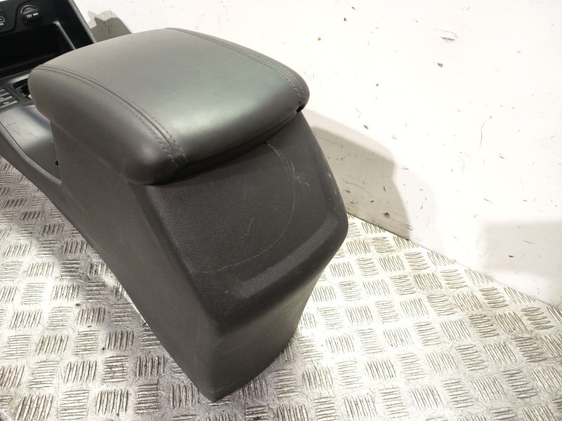 Recambio de apoyabrazos central para hyundai tucson (tl, tle) 1.6 gdi referencia OEM IAM 84612D7201  