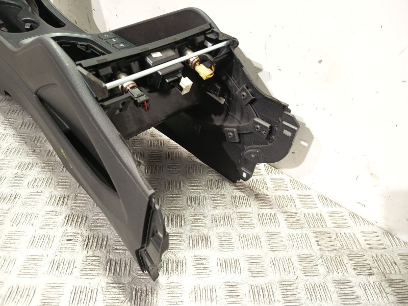 Recambio de apoyabrazos central para hyundai tucson (tl, tle) 1.6 gdi referencia OEM IAM 84612D7201  