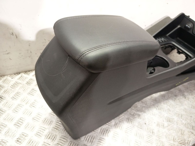 Recambio de apoyabrazos central para hyundai tucson (tl, tle) 1.6 gdi referencia OEM IAM 84612D7201  