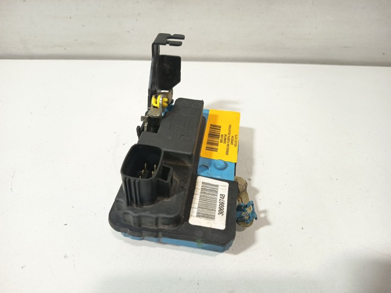 Recambio de cerradura puerta delantera derecha para volvo xc70 d5 awd momentum referencia OEM IAM 30699748  