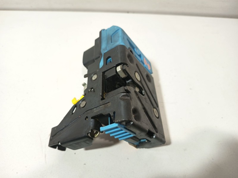 Recambio de cerradura puerta delantera derecha para volvo xc70 d5 awd momentum referencia OEM IAM 30699748  
