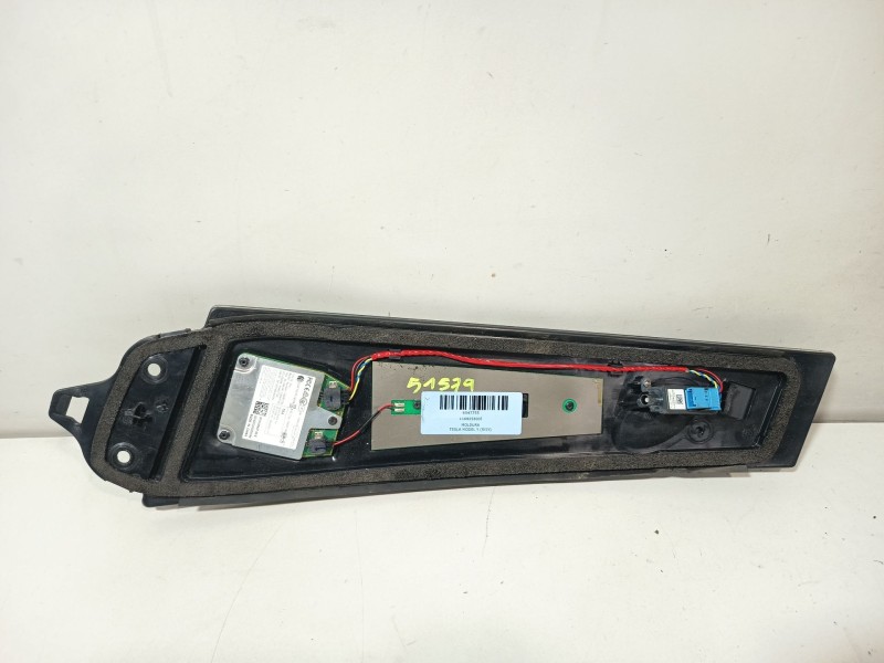 Recambio de moldura para tesla model y ev referencia OEM IAM 110925300J  