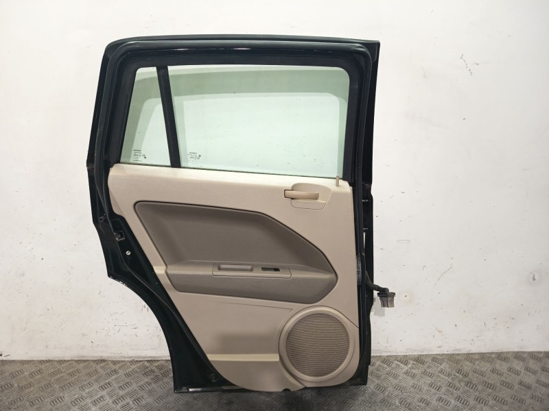 Recambio de puerta trasera izquierda para dodge caliber 2.0 crd referencia OEM IAM 04589887AD  