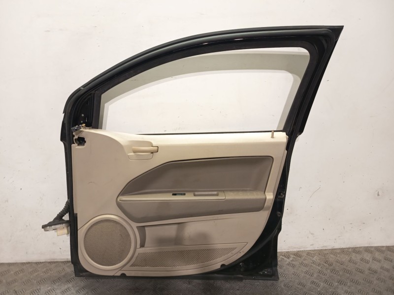 Recambio de puerta delantera derecha para dodge caliber 2.0 crd referencia OEM IAM 05074154AI  