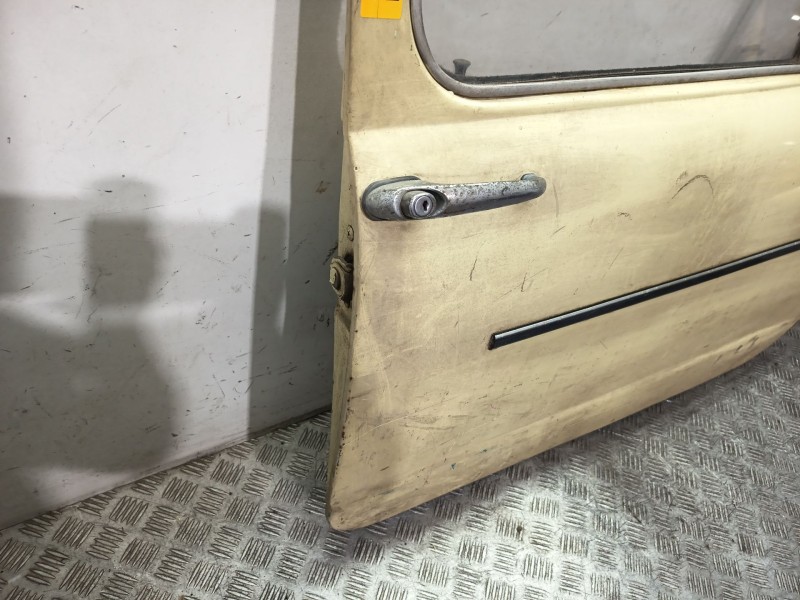 Recambio de puerta delantera derecha para seat 600 e referencia OEM IAM   