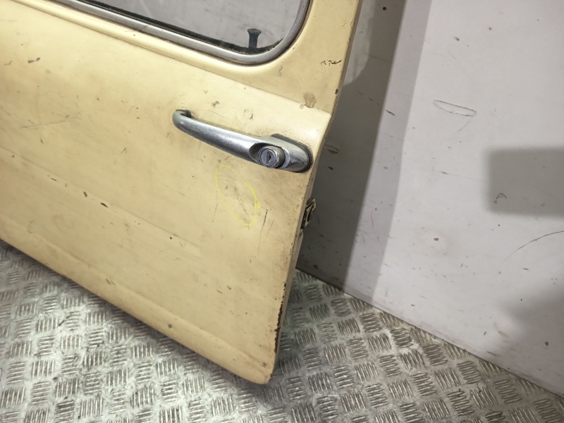 Recambio de puerta delantera izquierda para seat 600 e referencia OEM IAM   