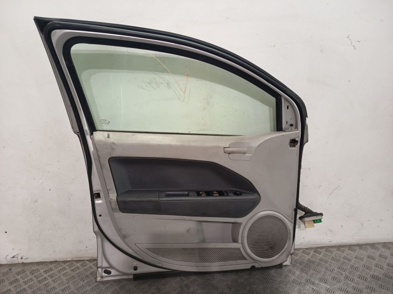 Recambio de puerta delantera izquierda para dodge caliber 2.0 crd referencia OEM IAM 5074155AB  