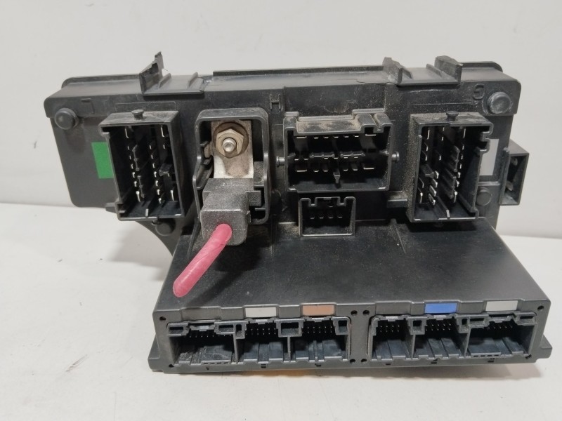 Recambio de caja reles / fusibles para dodge caliber 2.0 crd referencia OEM IAM P04692207AE  