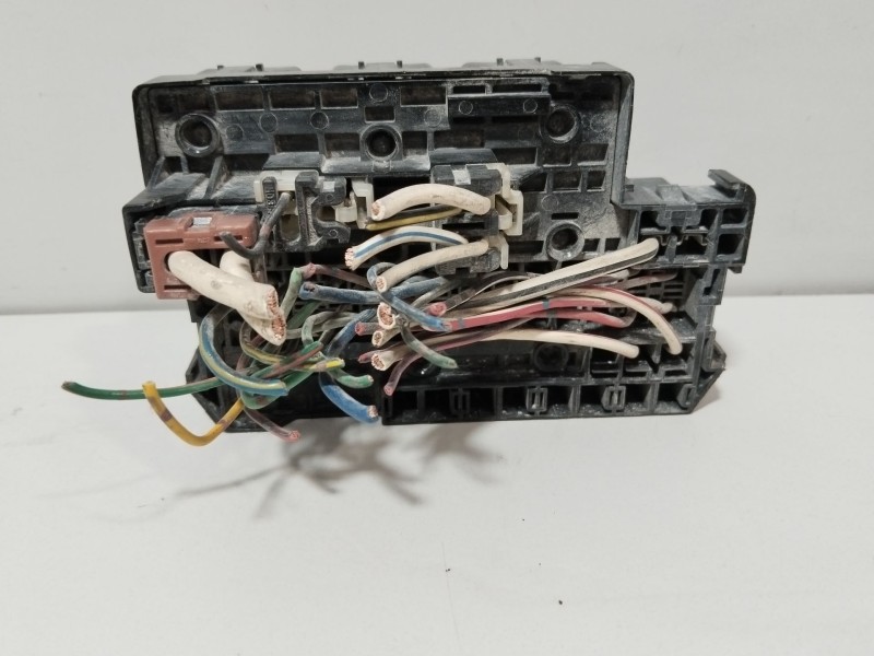 Recambio de caja reles / fusibles para nissan terrano ii (r20) 2.7 td 4wd referencia OEM IAM 243110E000  
