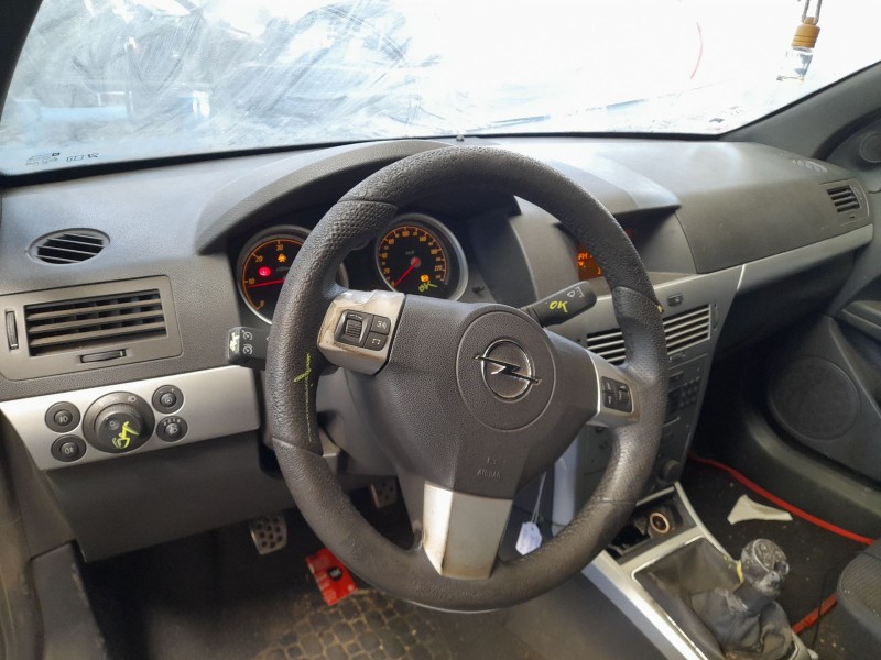opel astra h gtc (a04) del año 2008