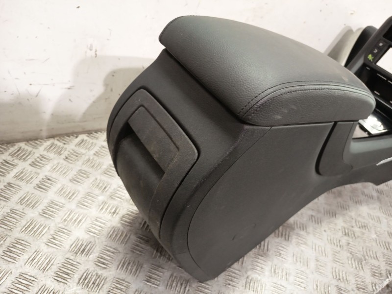 Recambio de apoyabrazos central para citroën c5 iii (rd_) 2.0 hdi 165 referencia OEM IAM 99604435401  
