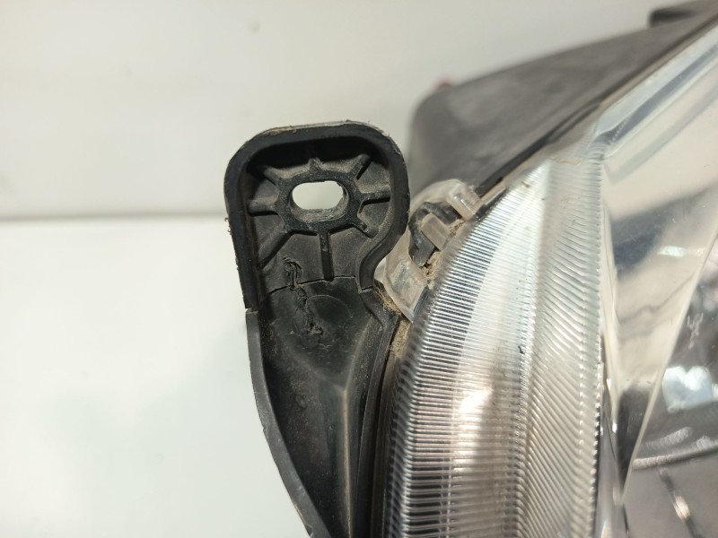 Recambio de faro izquierdo para dodge caliber 2.0 crd referencia OEM IAM 05303741AM  
