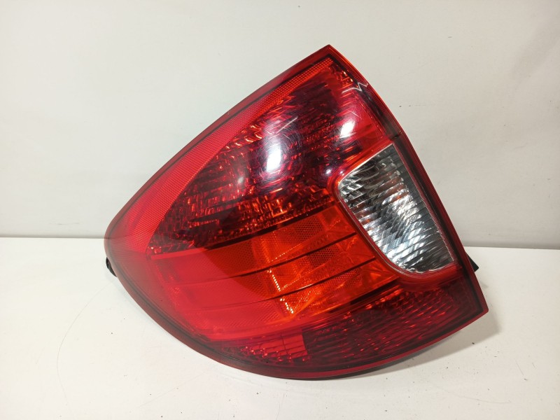 Recambio de piloto trasero izquierdo para kia rio i hatchback (dc) 1.5 16v referencia OEM IAM 0K30C51160A  