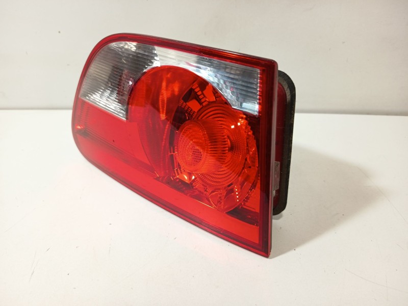Recambio de piloto porton trasero izquierdo para seat altea (5p1) 1.4 tsi referencia OEM IAM 5P8945093D  